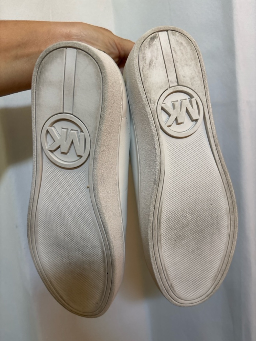 Michael Kors White Leather Sneakers Gold Daisy Eyelets Size 7.5 EUC - Picture 7 of 7